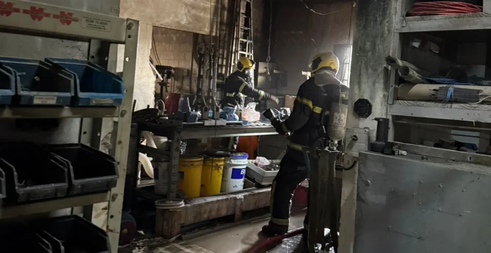 Incêndio em cerâmica mobiliza equipes de bombeiros em Criciúma