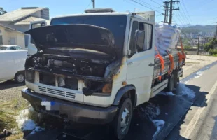 Incêndio atinge caminhão na SC-108 em Orleans, mas carga avaliada em R$ 30 mil é preservada