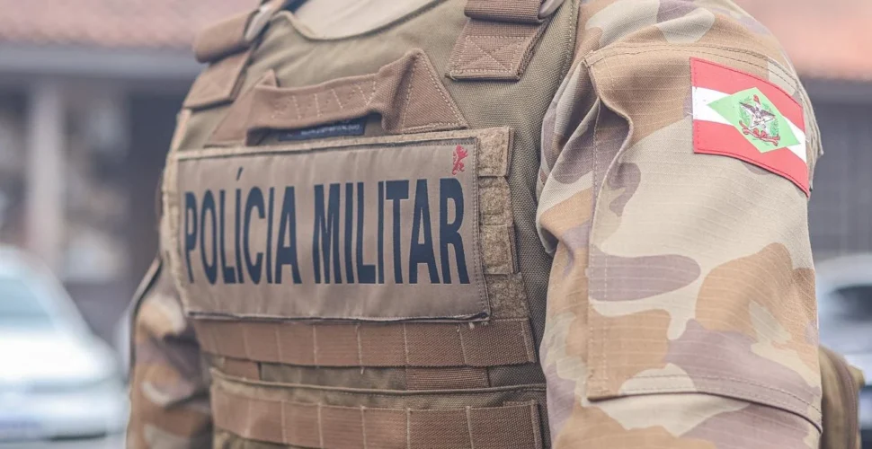 Funcionário de farmácia é ameaçado com faca após flagrante de furto no Centro de Criciúma