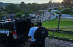 Quatro pessoas são presas por tráfico de drogas em operação da Polícia Civil em Criciúma e Siderópolis