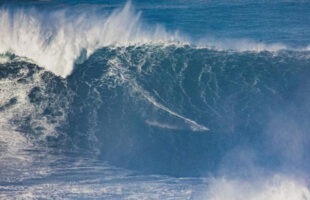 Defesa Civil alerta para ondas altas e ventos intensos em SC
