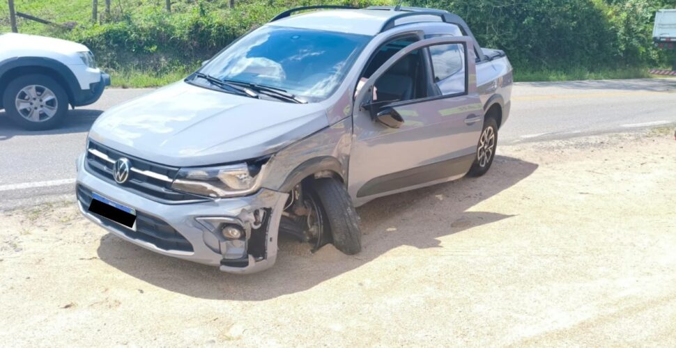 Acidente entre ônibus escolar e carro é registrado na SC-441 em Treze de Maio