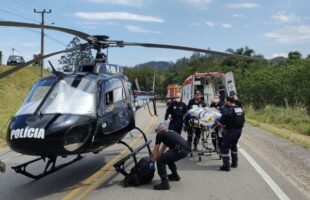Motociclista sofre lesão grave na coluna após queda de cinco metros em Orleans