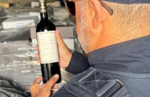 PRF apreende carga de vinhos de luxo e perfumes contrabandeados na BR-101 Sul