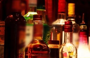 Cocal do Sul: PF mira fábrica clandestina suspeita de usar metanol em bebidas