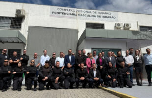 Empresa têxtil instala unidade dentro da penitenciária de Tubarão e oferta trabalho a 20% dos presos