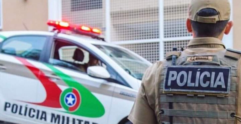 Operação no Morro da Guampa prende homem e apreende grande quantidade de drogas em Tubarão