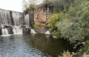 Adolescente de 15 anos morre afogada em cachoeira em Bom Jardim da Serra