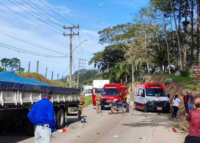 Motociclista morre após colisão frontal com carreta em Treze de Maio