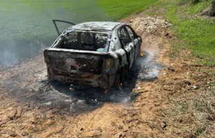 Criminosos assaltam posto de combustíveis em Forquilhinha e incendeiam carro usado na fuga