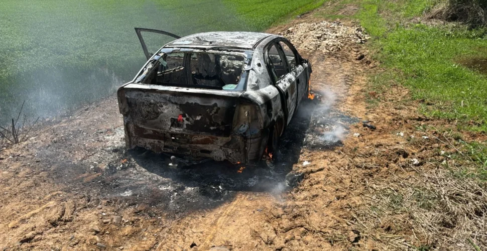 Criminosos assaltam posto de combustíveis em Forquilhinha e incendeiam carro usado na fuga