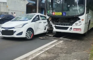 Gestante é socorrida após acidente entre carro e ônibus em Criciúma