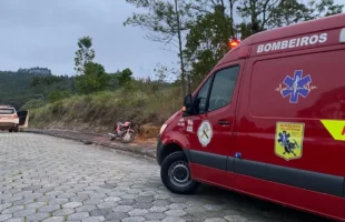 Adolescente fica ferido em colisão entre moto e quadriciclo em Treze de Maio