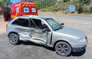 Homem fica ferido após colisão entre dois carros em Urussanga