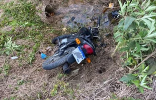 Acidente na SC-443 deixa motociclistas feridos em Sangão