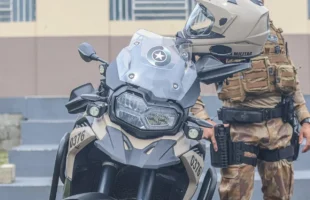 Adolescente foge da polícia de moto e mãe é detida em Cocal do Sul