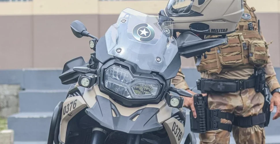 Motociclista é detido após perseguição e confronto com policiais em Criciúma