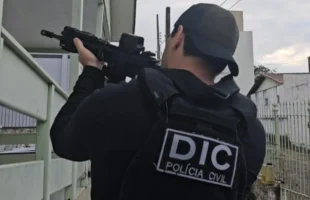 Operação da Polícia Civil prende líderes de esquema de tráfico em Criciúma e Palhoça
