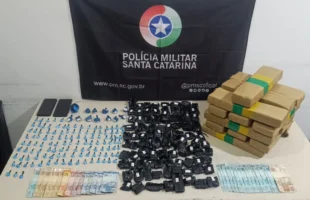 PM desarticula ponto de tráfico e apreende grande quantidade de drogas em Passo de Torres