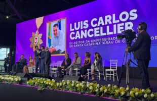 Justiça tardia: ex-reitor da UFSC Luiz Carlos Cancellier recebe honraria máxima da educação