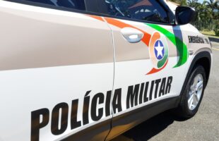 Homem é preso por agredir companheira após chegar embriagado em Grão-Pará