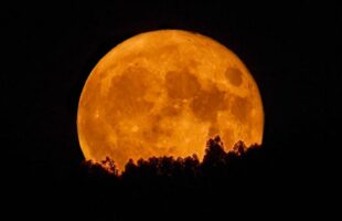 Superlua mais espetacular do ano ilumina o céu nesta quarta-feira