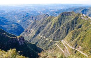 Semana começa com frio atípico e geada na serra catarinense