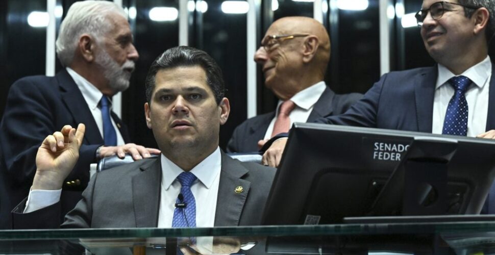 Senado proíbe desconto de mensalidade sindical em aposentadorias