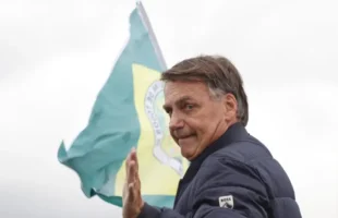 Bolsonaro é preso preventivamente a pedido da Polícia Federal