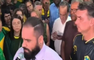 Vigília por Bolsonaro é perturbada por infiltrado em ato de oração