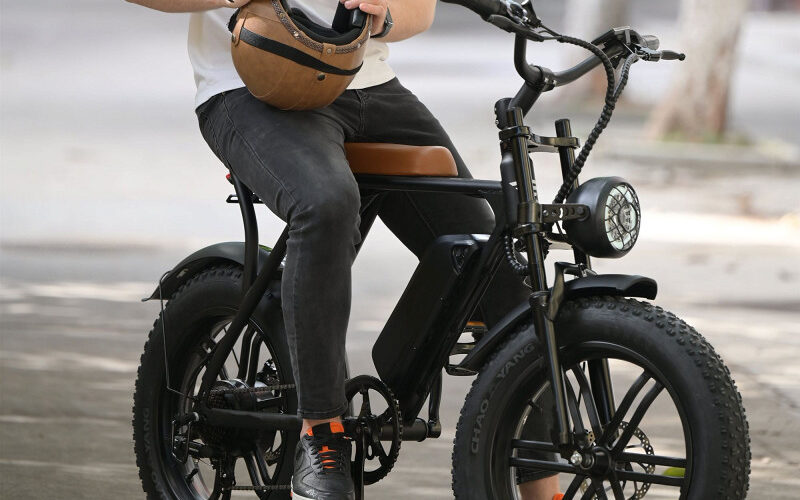 Nova regra para ciclomotores exigirá CNH, placa e capacete a partir de 2026