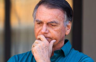 Moraes comunica TSE sobre inelegibilidade de Bolsonaro até 2060