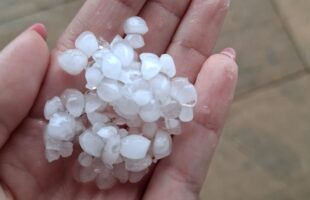 Granizo em Pescaria Brava surpreende e deixa milhares sem luz