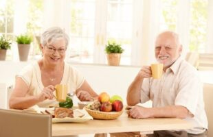 Expectativa de vida do brasileiro atinge recorde histórico de 76,6 anos