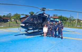 Menina atropelada em Lauro Müller visita equipe do SAER/SAMU Aeromédico seis meses após resgate