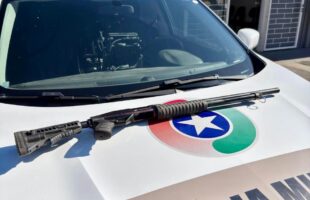 Espingarda no porta-malas leva à prisão de dois homens em Lauro Müller