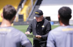 Catarinenses seguem firmes na briga pelo acesso na reta final da Série B