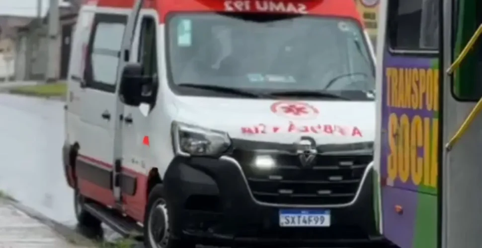 Mulher e filha a caminho da escola se envolvem em colisão com ônibus em Forquilhinha