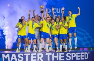 Capitã de Orleans lidera Brasil na conquista histórica do primeiro Mundial de Futsal Feminino