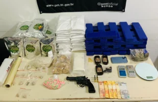 Operação da PM em Araranguá resulta em apreensão de drogas