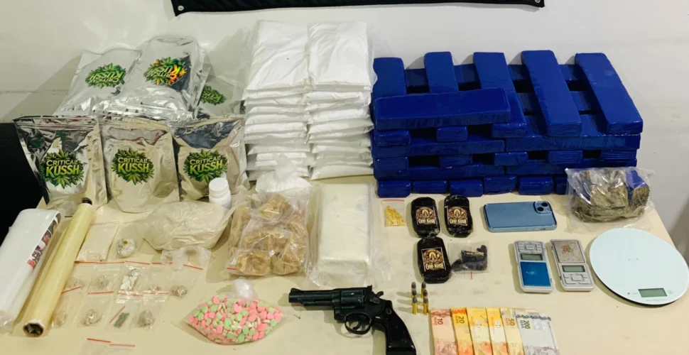 Operação da PM em Araranguá resulta em apreensão de drogas