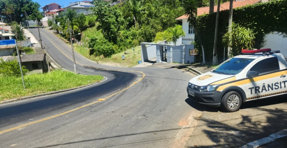Trânsito em Criciúma recebe atenção após óleo na pista causar acidentes