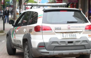 Polícia recupera carro roubado em São Ludgero e prende homem em Laguna
