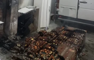 Incêndio atinge depósito em Içara durante a madrugada