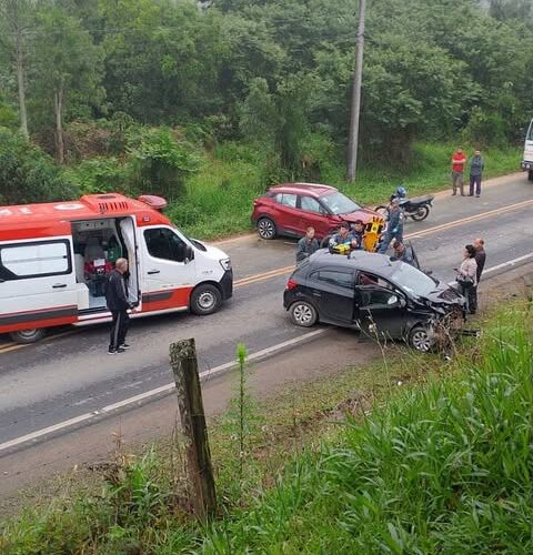 Grave acidente na SC-390 deixa três feridos em Lauro Müller