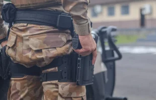 Homem é preso após furtar produtos de beleza em supermercado de Criciúma