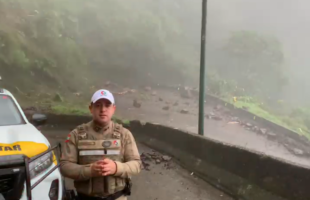 PMRV fala sobre trânsito em meia pista após queda de barreira na Serra do Rio do Rastro