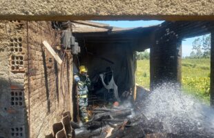 Princípio de incêndio atinge estufa de fumo no bairro São Domingos, em Criciúma