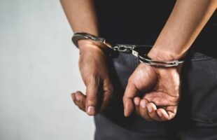 Condenado por estupro se entrega voluntariamente à polícia em Orleans