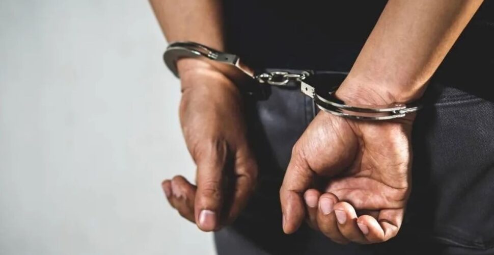 Condenado por estupro se entrega voluntariamente à polícia em Orleans